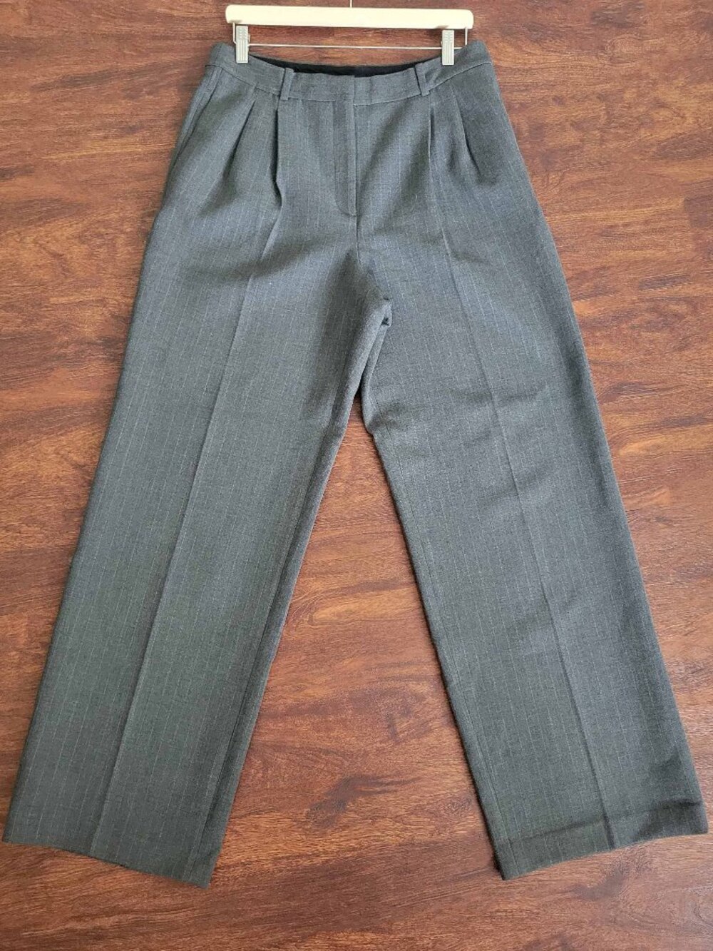 Aritzia Babaton Pleated Grey Pinstripe Wide Leg Pants Officecore Academia 12